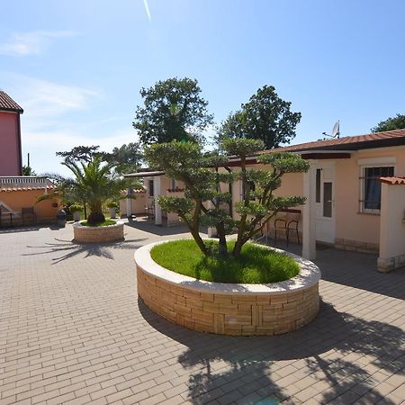 Apartmani Dekovic Materada Porec Exterior photo